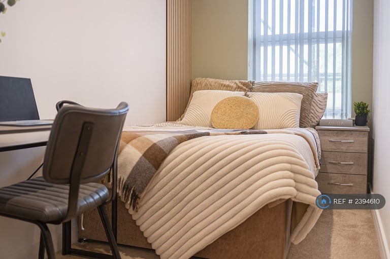 6 bedroom house in Lyndale Avenue, Bridgwater, TA6 (6 bed) (#2394610)