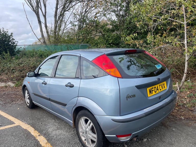 FORD FOCUS 1.6 ZETEC AUTOMATIC 04 REG BLUE 5 DOOR 11 MONTHS MOT LOW INSURANCE 36+MPG