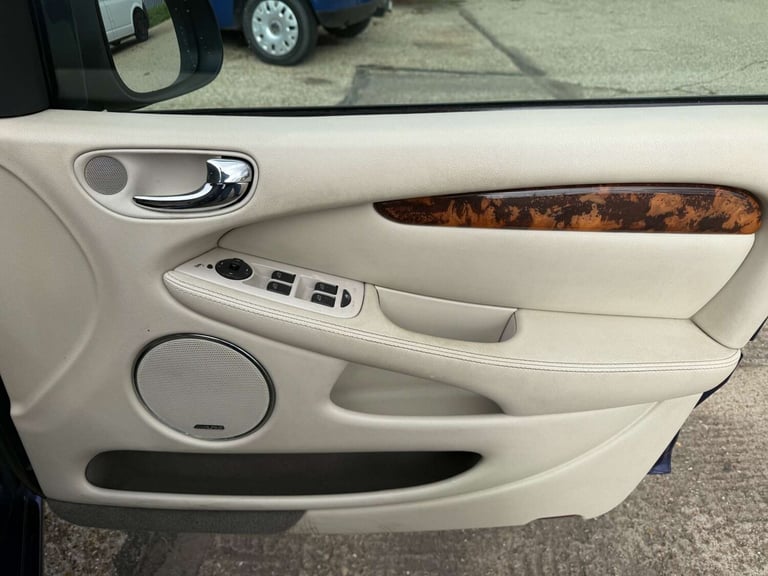 2010 Jaguar X-Type 2.2 X-Type Sovereign  Auto 4dr Saloon Diesel Automatic