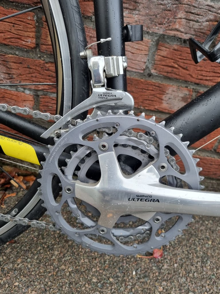 Scott speedster s10 road bike. Full ultegra groupset,  30 gears. R550 shimano wheels. Frame cracked.