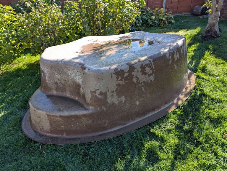 Marlin Fiberglass Pond  L235cm  W177cm. D used61cm