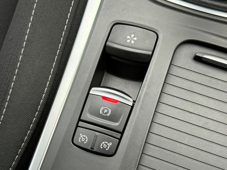 2019 Renault Megane 1.3 TCe Iconic Hatchback 5dr Petrol Manual Euro 6 (s/s) (140 ps) Hatchback Pe...