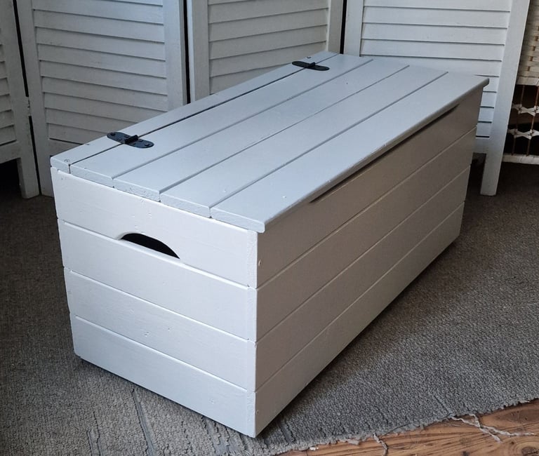 UPCYCLED SOLID PINE STORAGE BOX (please read ad description)