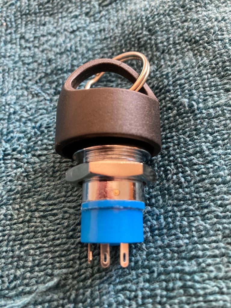 PRIDE MOBILITY SCOOTERS & OTHERS ON / OFF SWITCH LOCK WITH KEY - UK SELLER