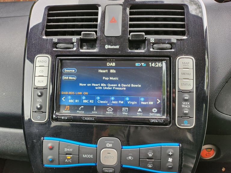 2017 Nissan Leaf Tekna 30kWh Auto with Full Service History and a New MOT HATCHBACK Electric Auto...