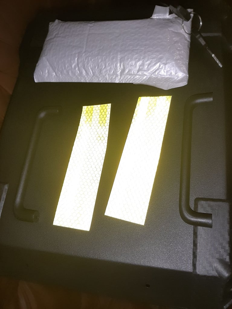 Brand new 45 litre  top box complete  with all hardware and 2 keys never fitted 