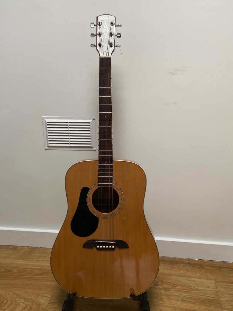 Left-Handed Acoustic Guitar (Alvarez)