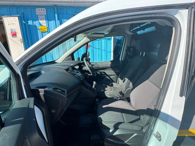 Ford Transit Connect 220 P/V L1 PANEL VAN AIR CON REVERSING CAMERA HOT WATER EUR