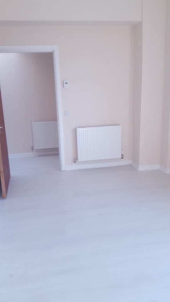  For rent Lovely 1 bed flat with tonnes of storage with private enterance. 