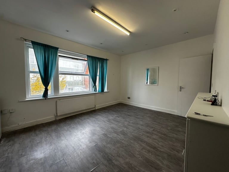 ✨ Spacious 1-Bedroom Flat in a Prime Sutton Location ✨