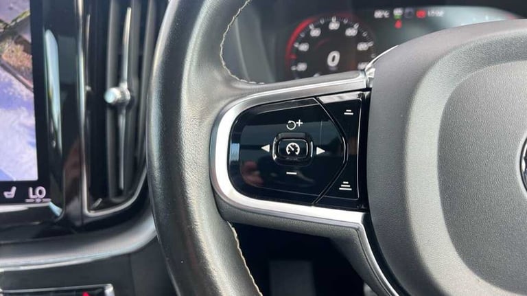 2020 Volvo XC60 2.0 B6P (300) R DESIGN Pro 5dr AWD Geartronic SUV Petrol Automatic