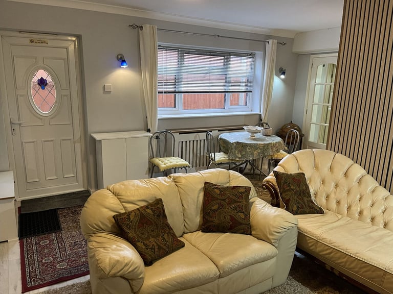 Flat Share 2 Bed Annexe Ruislip - Single & Double - £150/£200 P.W. Bills Included 