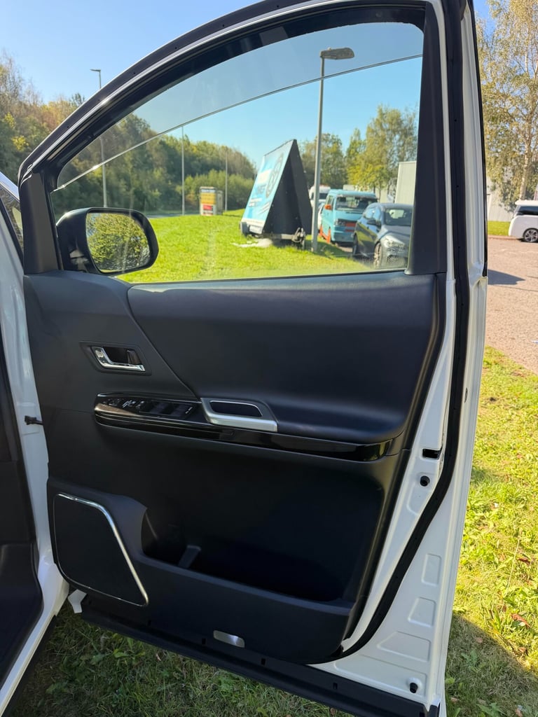 2012 TOYOTA VELLFIRE, WHITE,Golden Eyes 2, 2.4ltr. 7 Seater, Twin Sun roofs, 