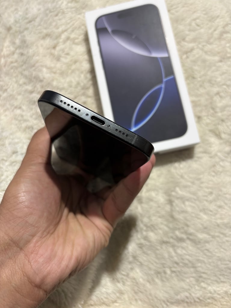 iPhone 16 Pro Max 256gb is in Good Condition 