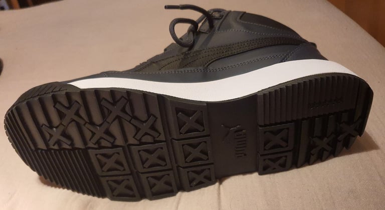 Puma Men's Boots Size 9 Mint Condition (Rarely Available) Navy Upper/Black Sole/White Mid Sole