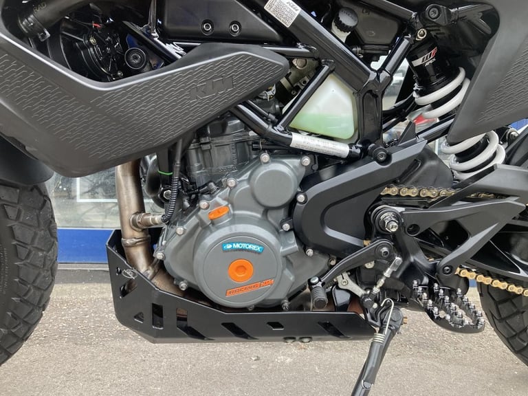 KTM 390 ADVENTURE - 2021 - STUNNING BIKE - ALLOY BASH PLATE - PEGS - BARKBUSTERS