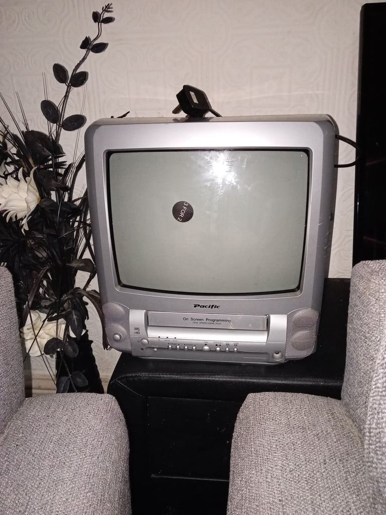 image for Pacific PVTV1452 14; VHS VCR Combi TV - Retro Gaming Film