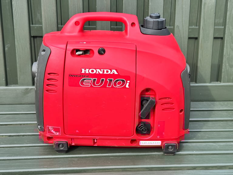 Honda EU10i petrol generator 230v / 12v