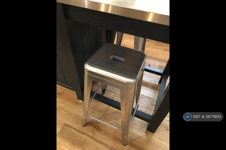 1 bedroom flat in Whitworth Road, London, SE25 (1 bed) (#2677900)