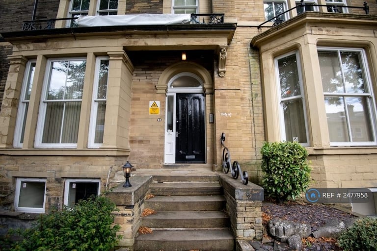 3 bedroom flat in Ashgrove, Bradford, BD7 (3 bed) (#2477958)
