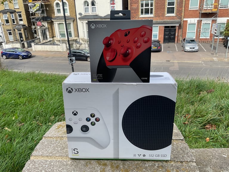 Microsoft White Xbox Series S 512GB Digital Console Bundle - New & Sealed.