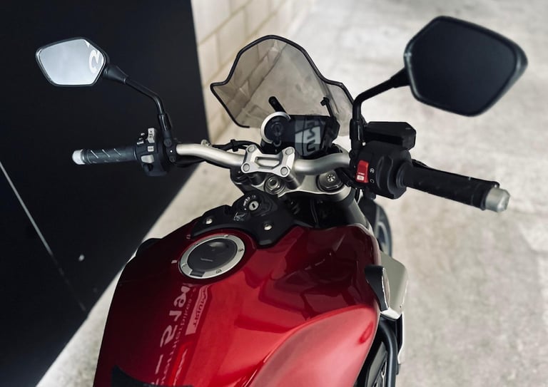 STUNNING 2019/19 HONDA CB1000R MOTORCYCLE 