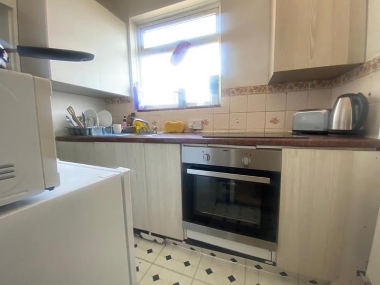 PRICE DROP!! SHORT LET: BEAUTIFULLY PRESENTED 1-BED FLAT (EALING) 