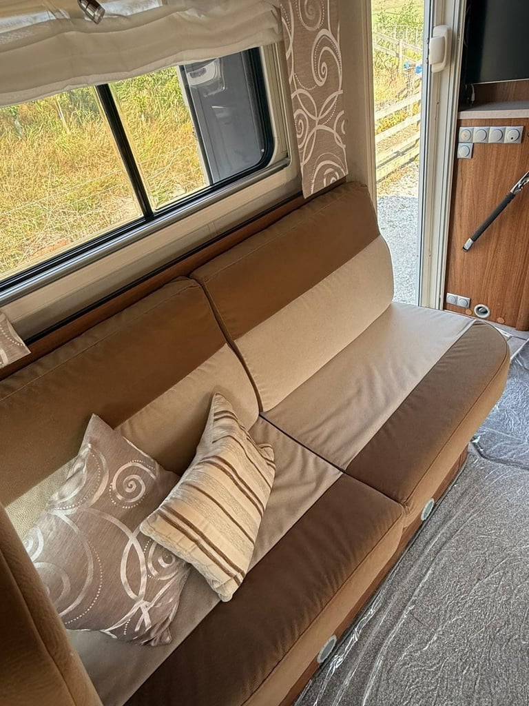 2015 Frankia 640 - 3 ltr - 49,000 Miles - 4 Berth / 2 Belts 