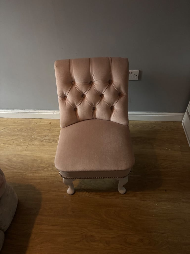 NEED GONE!!!! Bedroom chair 
