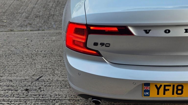 VOLVO S90 2.0 D4 Momentum Auto Euro 6 (s/s) 4dr 2018