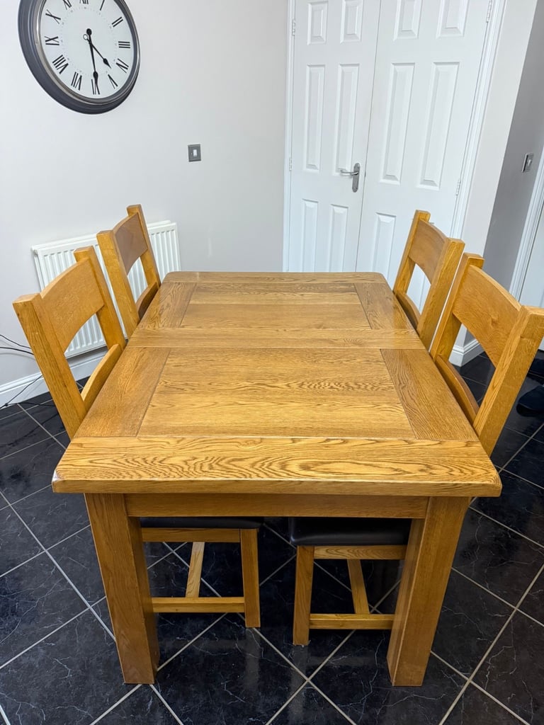 Solid Oak Extendable Dining Table & Chairs 