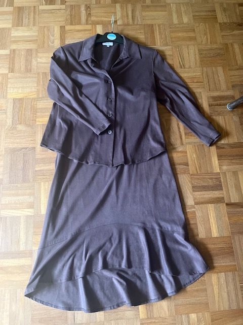 image for Women's matching brown skirt size 14 & top size 16 polyester (soft feel like suede)
