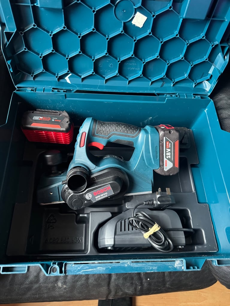 Bosch tools 18v planer set comes with batteries and charger set 