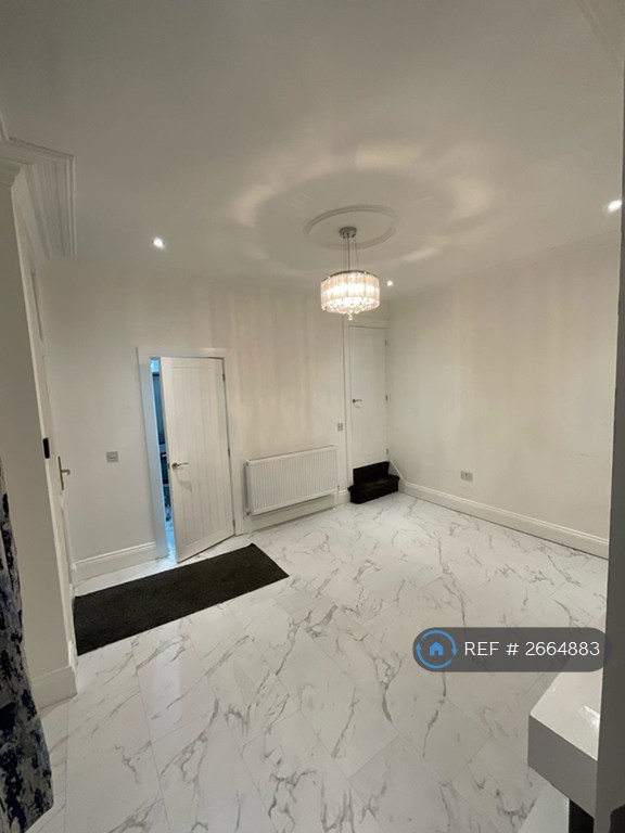 2 bedroom house in Garnet Terrace, Leeds, LS11 (2 bed) (#2664883)