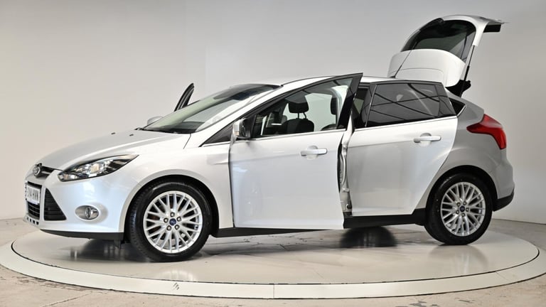 2014 Ford Focus 1.6 TDCi Zetec Euro 5 (s/s) 5dr HATCHBACK Diesel Manual