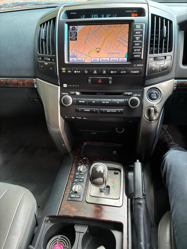 Toyota Land Cruiser v8 