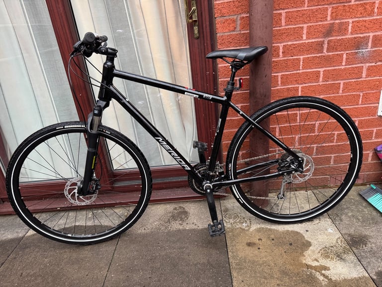 Merida Crossway 100 Men’s Hybrid Bike. Size M