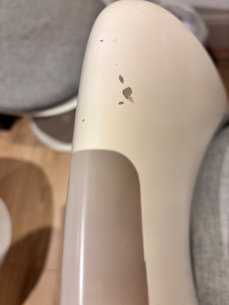 4x Eero Saarinen replica chairs