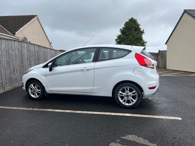 Ford, FIESTA, Hatchback, 2014, Manual, 1241 (cc), 3 doors