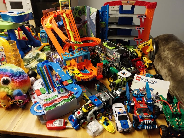 Hot Wheelz items and Toy Bundle