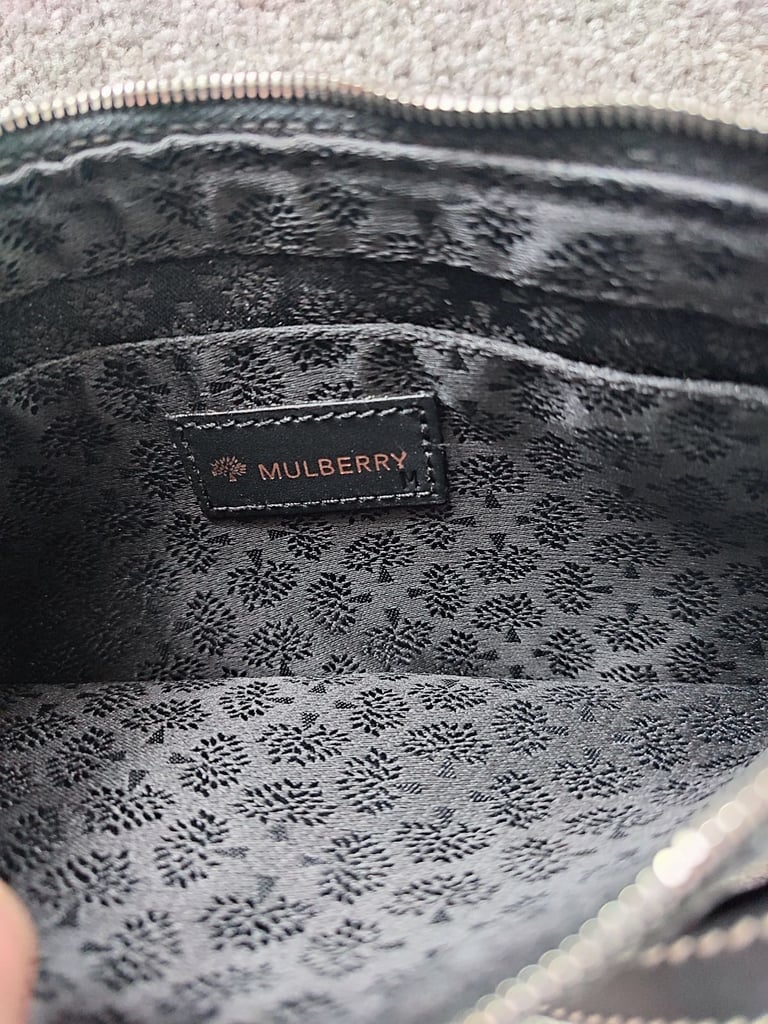 Black ladies mulberry handbag