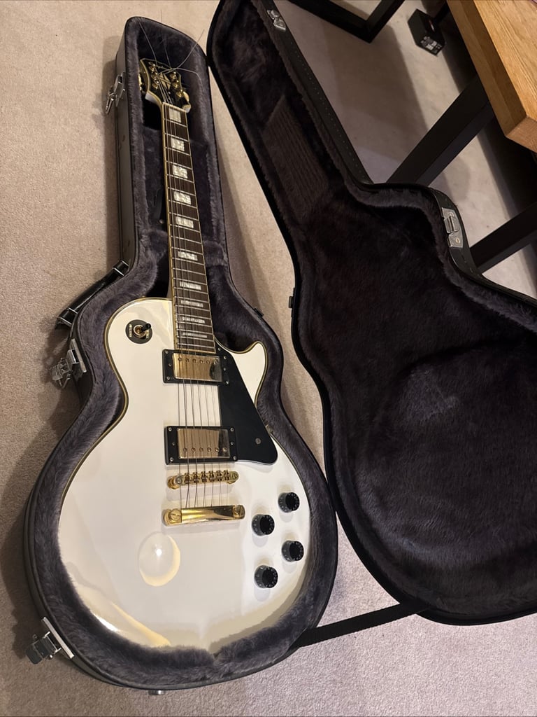 Epiphone Les Paul Custom Pro Electric Guitar Alpine White with Hardcase