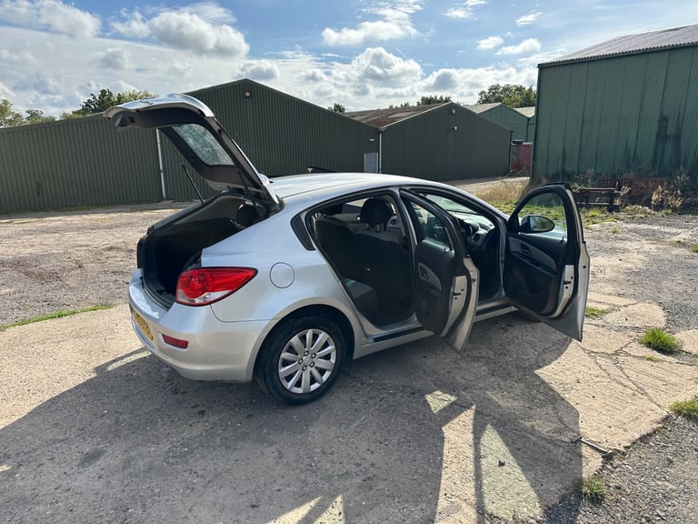 2013 Chevrolet Cruze 1.6 LS 5 DR HATCHBACK HATCHBACK Petrol Manual