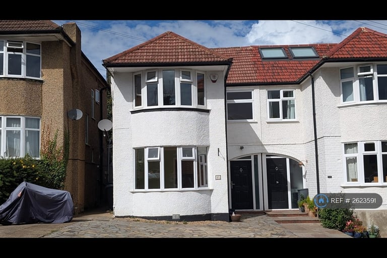 3 bedroom house in Oakleigh Drive, Croxley Green, Rickmansworth, WD3 (3 bed) (#2623591)