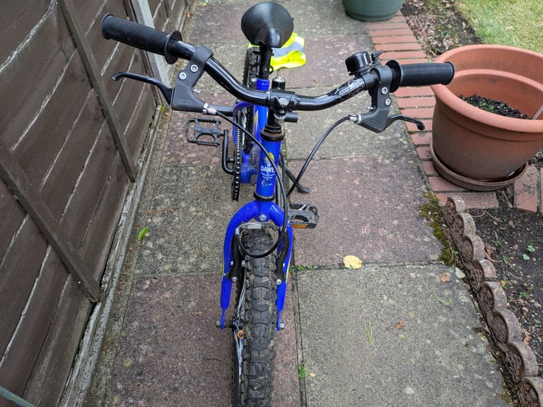 Kids Bike age 3 to 6, 15 inch wheels, 2 hi-vis vests and helmet, wide tyres, prop stand 