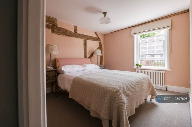 3 bedroom flat in High Street, Harpenden, AL5 (3 bed) (#2397698)