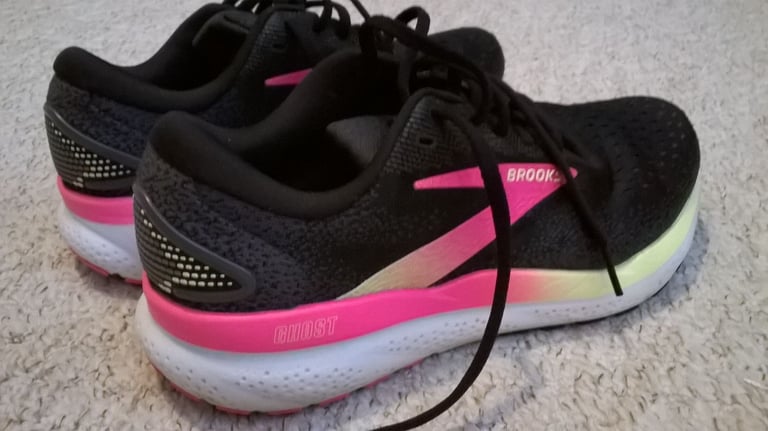 BROOKS GHOST TRAINERS WIDE FIT  RRP £139 FREE POST 