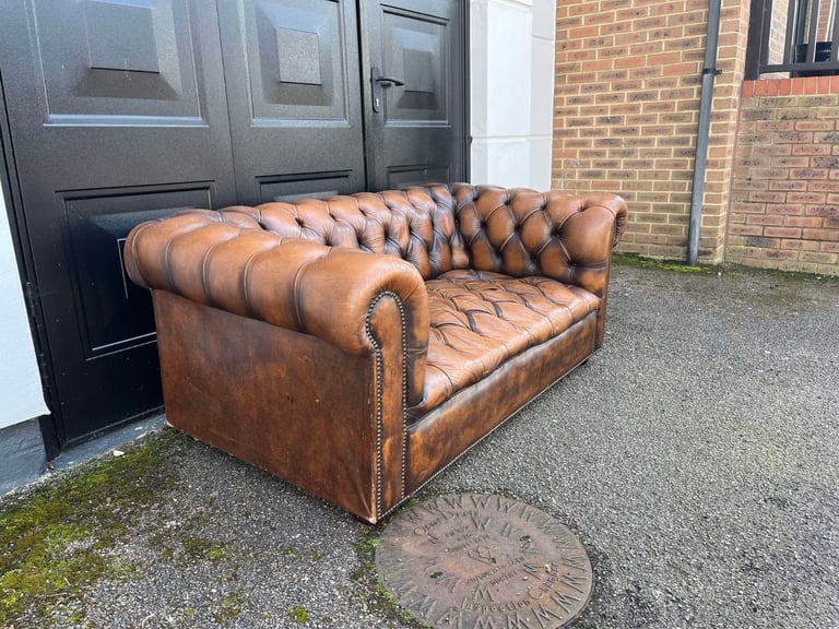 Stunning Fully buttoned Whisky Brown Leather Chesterfield 2-Seater Club Sofa