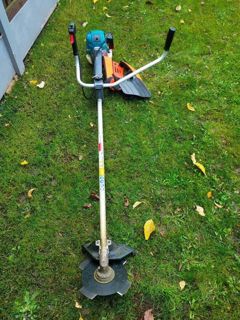 MAKITA EM4340L 33.5cc MM4-Stroke Petrol Brush Cutter - Bull Handle