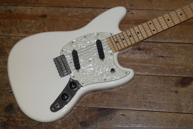 2017 Fender Mustang Player guitar